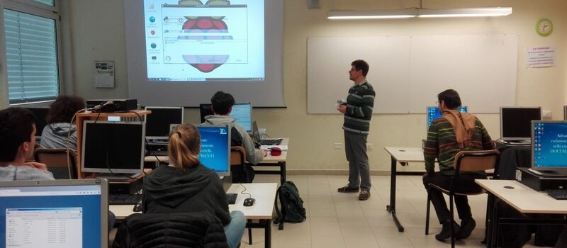 attività in laboratorio con gli studenti