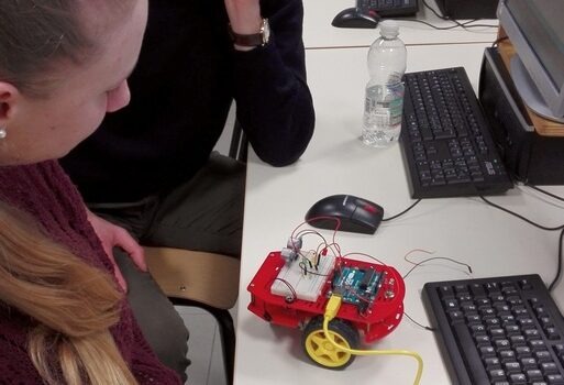 attività in laboratorio con gli studenti