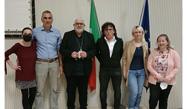 Vescovo, dirigente e docenti