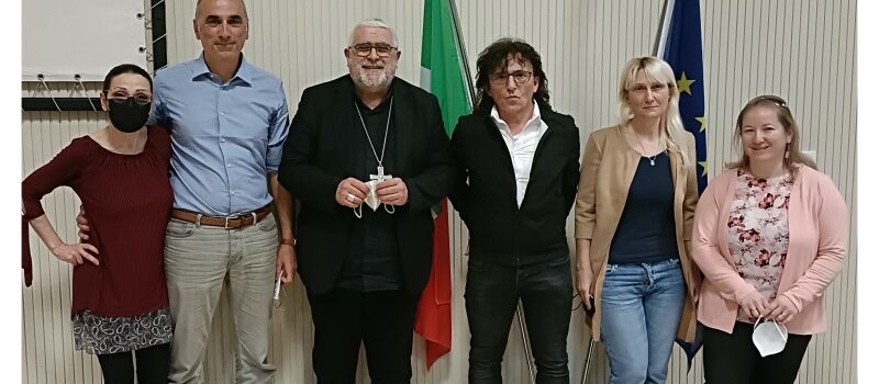 Vescovo, dirigente e docenti