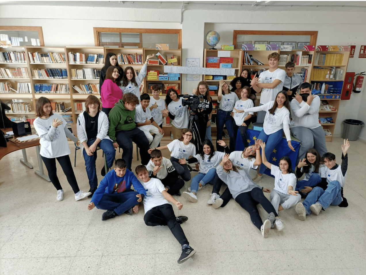 gruppo di ragazze e ragazzi