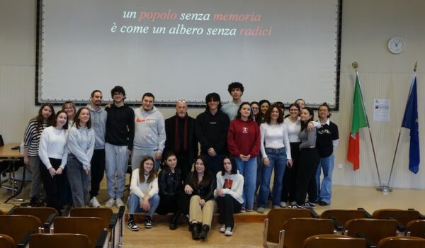 ragazze e ragazzi con paolo gagliardi
