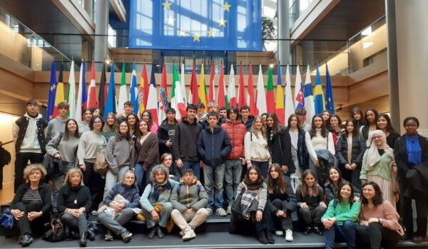 Ragazze e ragazzi a Strasburgo