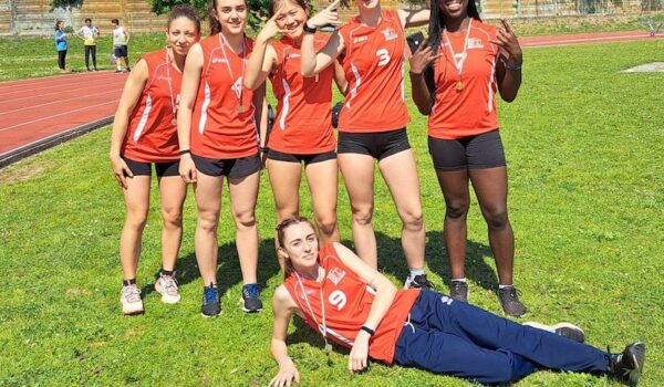 In basso: Drago Benedetta 3AL Da sn in alto: Fernandi Giulia 1BS, Ravagli Francesca 2AS, Astara Letizia 1ASA, Vecchi Agata 1CS, Odion Elena 2BSU.