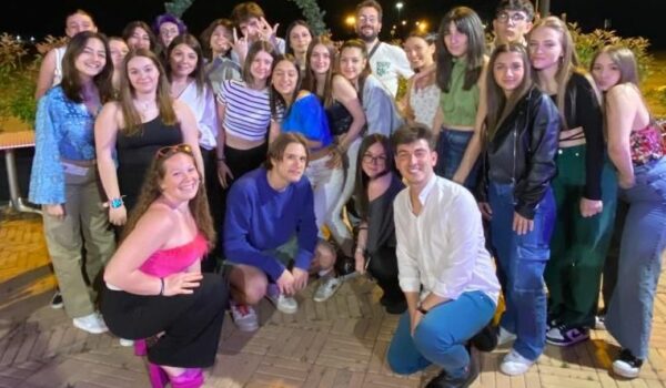 Studentesse e studenti in gruppo
